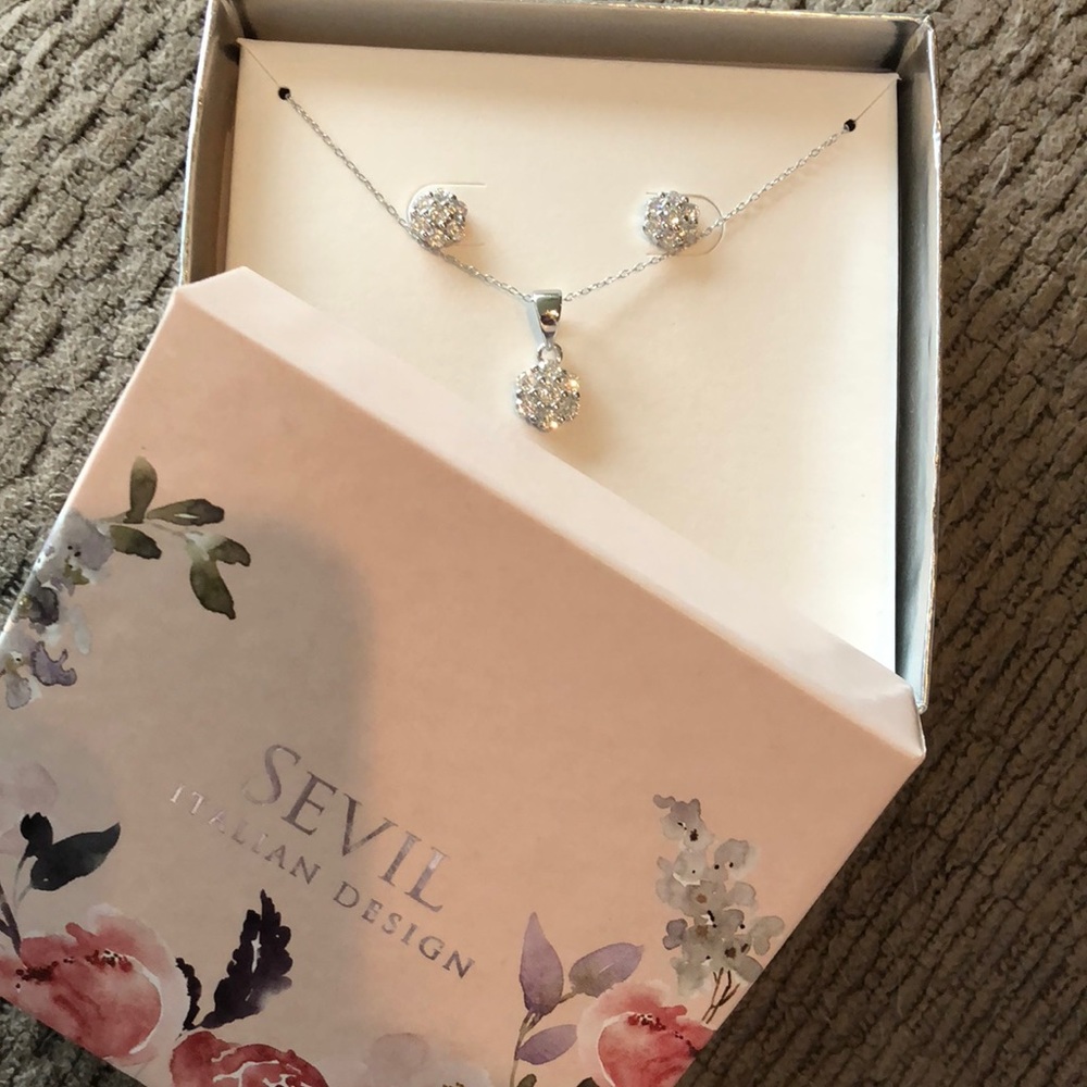 Gorgeous sterling silver necklace and earring set